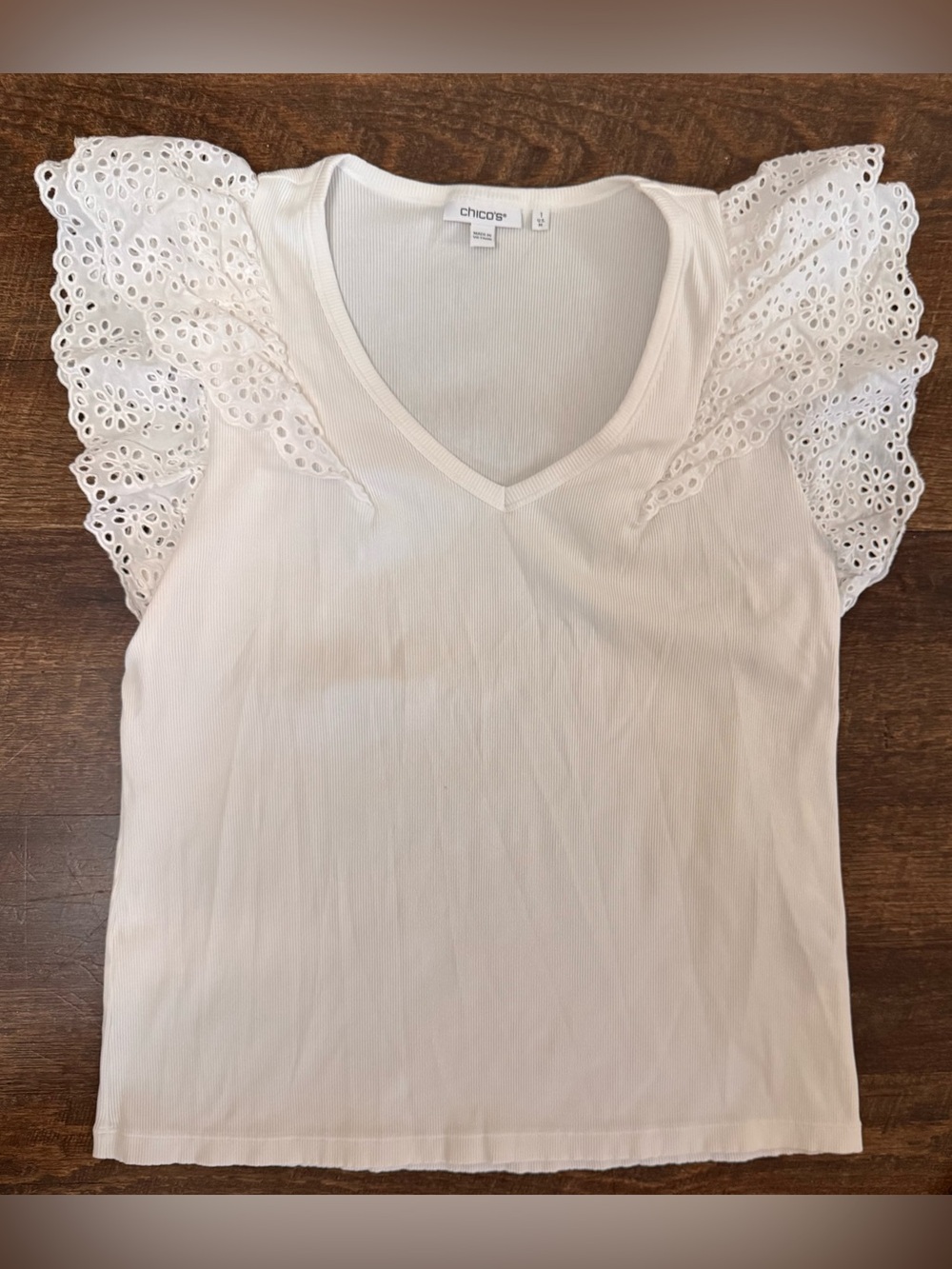 Chico's White V-Neck Top with Eyelet Lace Flutter Sleeves size 1 Medium